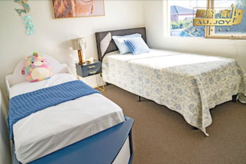 AUJOY 4 Bed Townhouse Glen Waverley - Accommodation Resorts 5