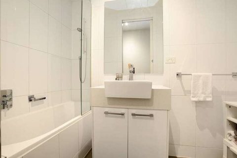 Essendon Sub Penthouse On Napier - Accommodation Resorts 5