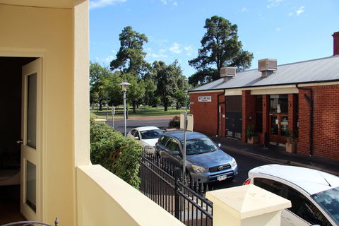 Adelaide Central Apartment - 3BR, 2Bath & Carpark - Accommodation Resorts 6