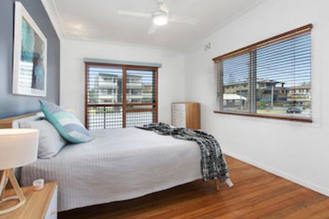 BEACH HOUSE On PEARL - Accommodation Resorts 0