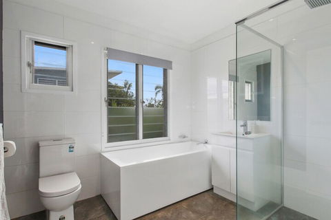 BEACH HOUSE On PEARL - Accommodation Resorts 7