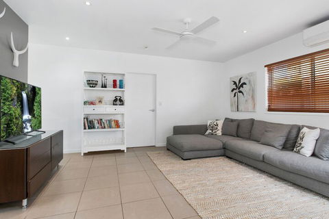 BEACH HOUSE On PEARL - Accommodation Resorts 2