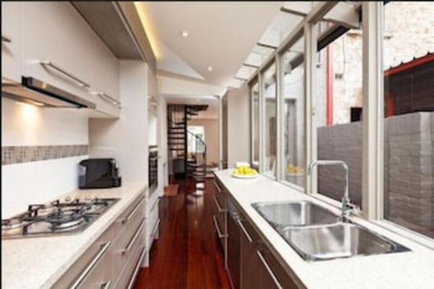 Spacious City 2 BR House Fit 6 PP - Accommodation Resorts 6