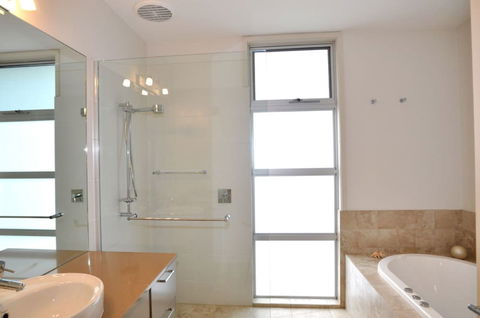 LA MER Centrally Located Free Wifi - Accommodation Resorts 6