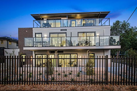 Manhattan Apartments - Notting Hill - Accommodation Resorts 0