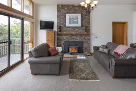 Alpine House Views Over Lake Jindabyne & The Snowy Mountains - Accommodation Resorts 4