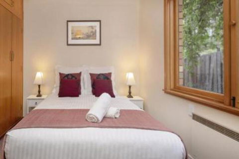 Alpine House Views Over Lake Jindabyne & The Snowy Mountains - Accommodation Resorts 2