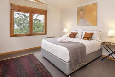 Alpine House Views Over Lake Jindabyne & The Snowy Mountains - Accommodation Resorts 0