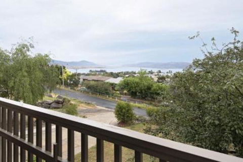 Alpine House Views Over Lake Jindabyne & The Snowy Mountains - Accommodation Resorts 1