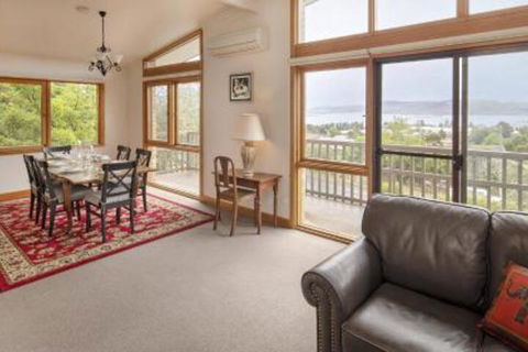 Alpine House Views Over Lake Jindabyne & The Snowy Mountains - Accommodation Resorts 6