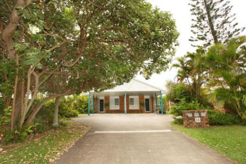 Unit 1 / 14 Tamarindus Street Marcoola Beach Pet Friendly 300 BOND Linen Supplied - Accommodation Resorts 0
