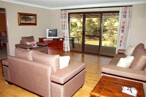 Elm Cottage - Accommodation Resorts 5