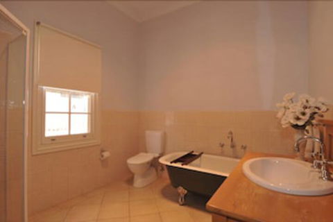 Charlie Bates Cottage - Accommodation Resorts 6
