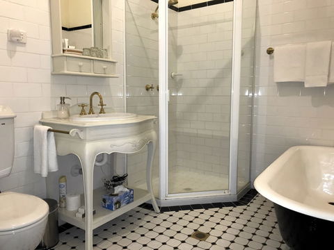 The Chalet Guesthouse And Studio - Accommodation Resorts 3