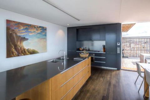 Avalon City Retreat - Accommodation Resorts 2