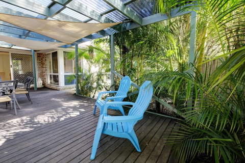 FRANGIPANI BEACH HOUSE PET FRIENDLY 22 Belbourie Cres Boomerang Beach - Accommodation Resorts 5