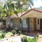 FRANGIPANI BEACH HOUSE PET FRIENDLY 22 Belbourie Cres Boomerang Beach - Accommodation Resorts 0