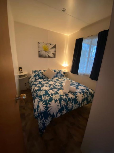 Rocks Retreat Cabin Dolphin - Accommodation Resorts 1