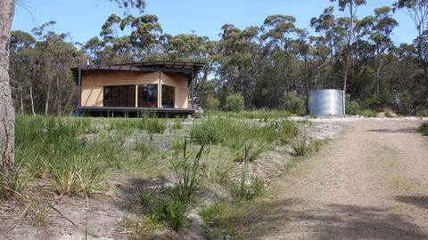 BAY Of FIRES ECO HUT Off Grid Experience At Binalong Bay - Accommodation Resorts 1