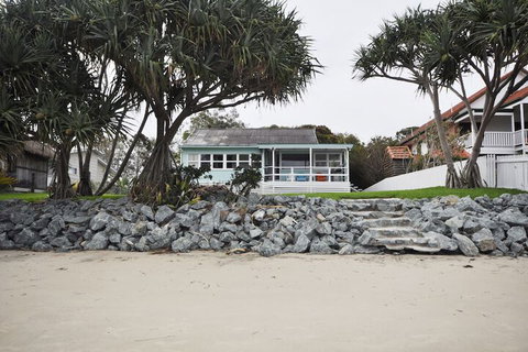 Golden Sands At Beachmere - Accommodation Resorts 3