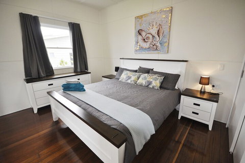 Golden Sands At Beachmere - Accommodation Resorts 5