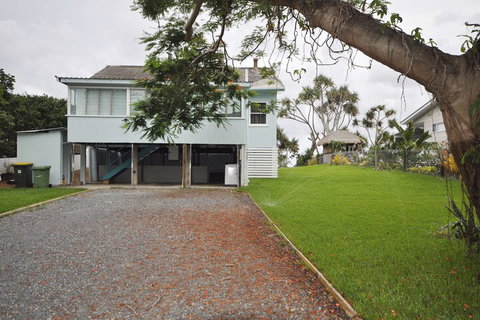 Golden Sands At Beachmere - Accommodation Resorts 1