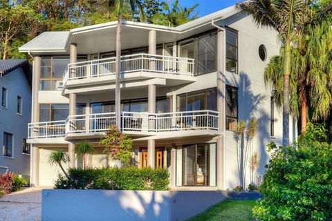 BEACHSIDE MANOR Walk To The Beach - Accommodation Resorts 4