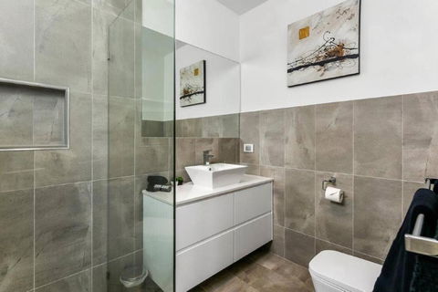 BENGALEE EXECUTIVE TOWNHOUSE MODERN & STYLISH - Accommodation Resorts 1