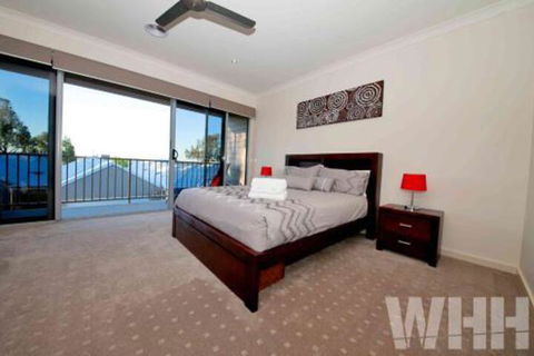 Adelphi Views On Luton Woodlands - Accommodation Resorts 7