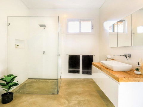 Amaroo Modern Luxurious & Chic - Accommodation Resorts 3
