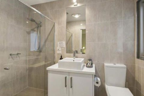 LOUTTIT BAY APARTMENT 1 Free Wifi Ocean Views & The Ultimate Location - Accommodation Resorts 2