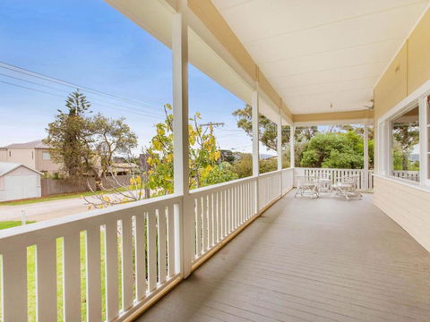 BEACHSIDE GETAWAY DROMANA - Accommodation Resorts 5