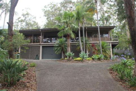 LIZ LAKE - Accommodation Resorts 0
