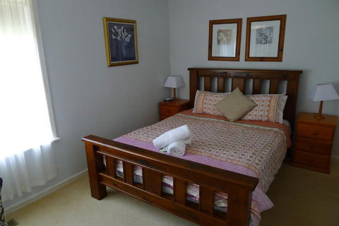 BEACHPOINT COTTAGE - Accommodation Resorts 4