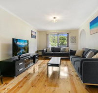 Family Getaway Walk to Bay Beach