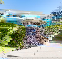 Stylish Beach Side Apartment Unit 5 33 Lorikeet Drive