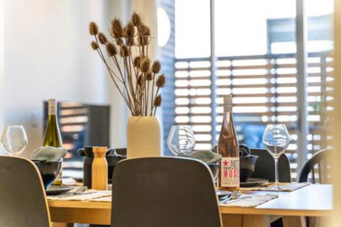 Floral On Frew Heart Of The CBD Wifi Netflix - Accommodation Resorts 2