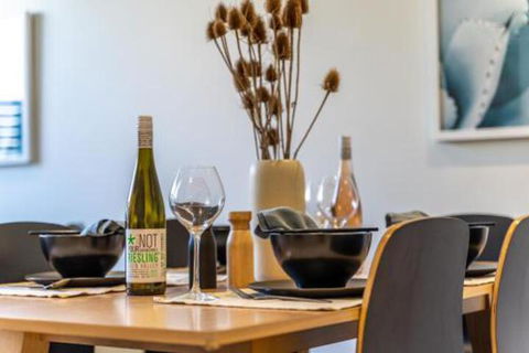 Floral On Frew Heart Of The CBD Wifi Netflix - Accommodation Resorts 6