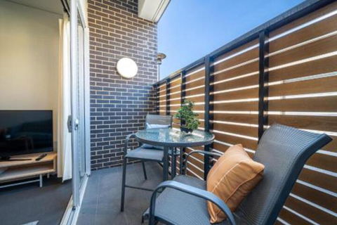 Floral On Frew Heart Of The CBD Wifi Netflix - Accommodation Resorts 3