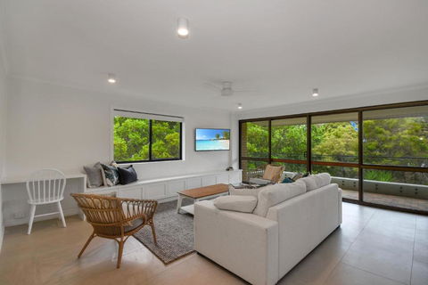 BEAUTIFULLY RENOVATED OCEANSIDE APARTMENT Lamer 9 - Accommodation Resorts 6