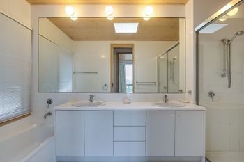 Latham Beach House - Accommodation Resorts 2