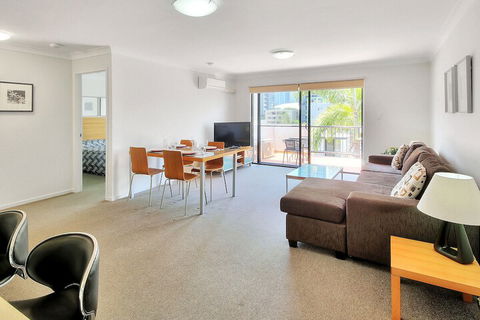 Airtrip Apartment On Russell St - Accommodation Resorts 5
