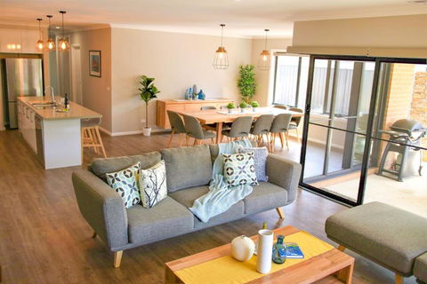 Amaroo - Accommodation Resorts 6