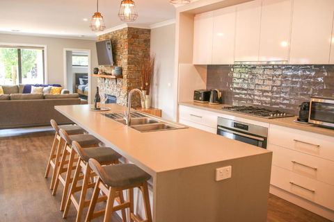 Amaroo - Accommodation Resorts 1
