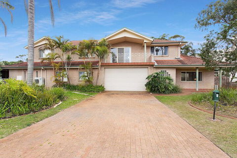 Ajax Avenue 6 - Accommodation Resorts 1
