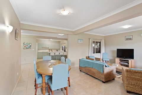 Ajax Avenue 6 - Accommodation Resorts 3