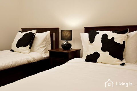 Tomkins Townhouse - Accommodation Resorts 7