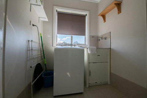 Autumn St. Trendy East Orange Near CBD - Accommodation Resorts 3