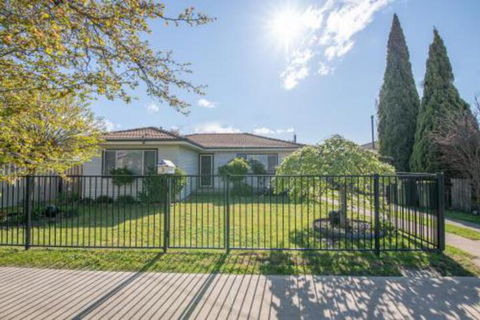 Autumn St. Trendy East Orange Near CBD - Accommodation Resorts 0