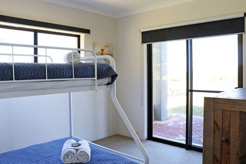 Augusta Beachfront Accommodation - Accommodation Resorts 4